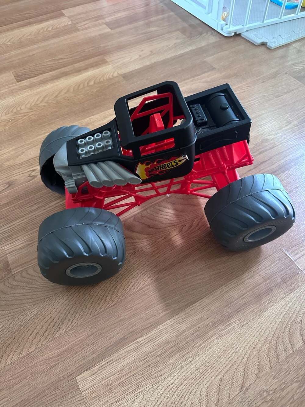 Hot Wheels Ginormous Monster Truck Bone Shaker 1:10 Scale Push Vehicle